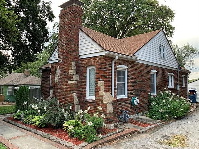 1st image of 808 W 31st St