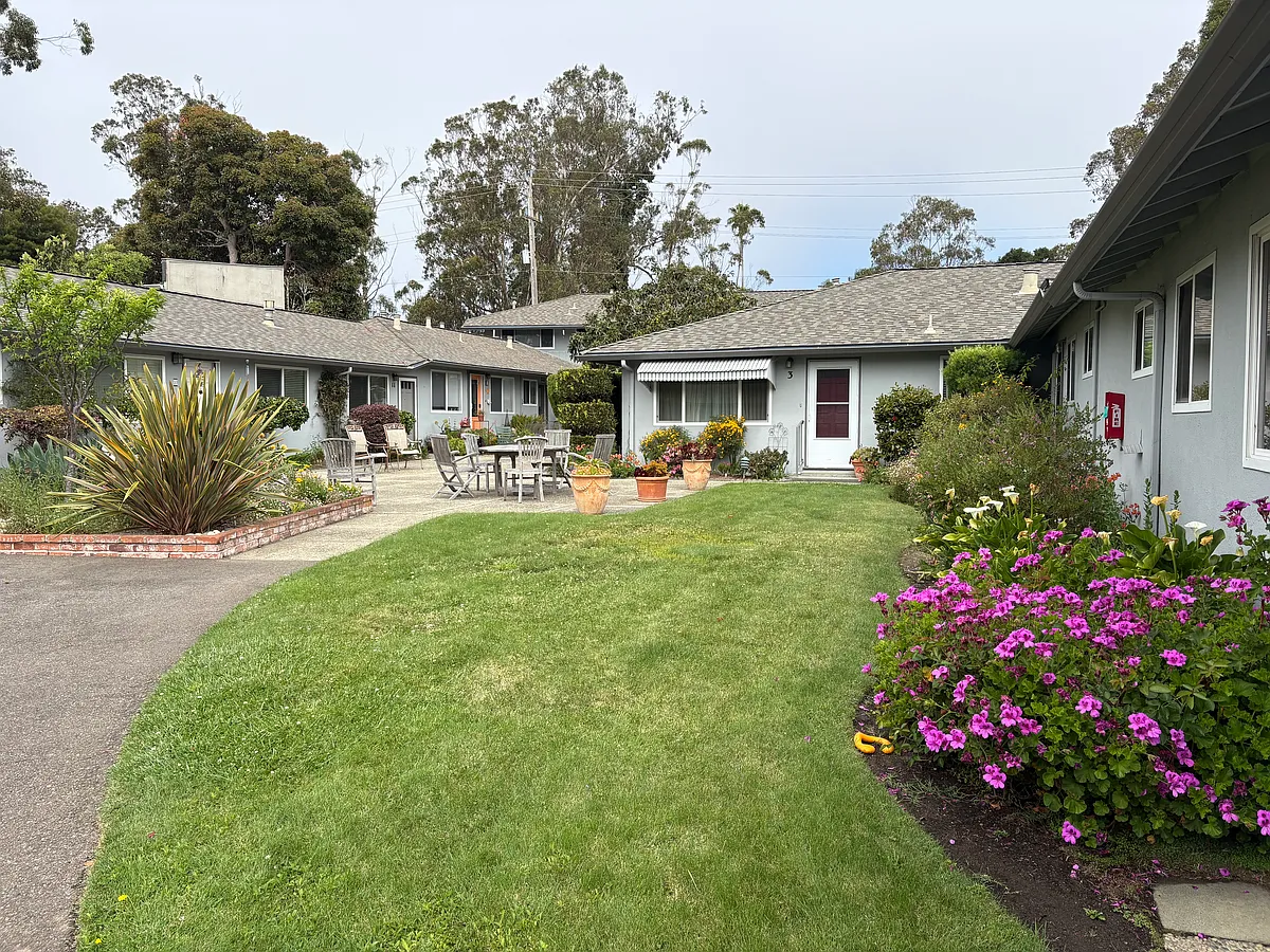Building Photo - 225 Alhambra Ave #15