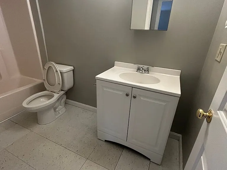 Kingsley Apartments — Photo 17