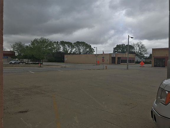 3rd image of 1 Avenue E