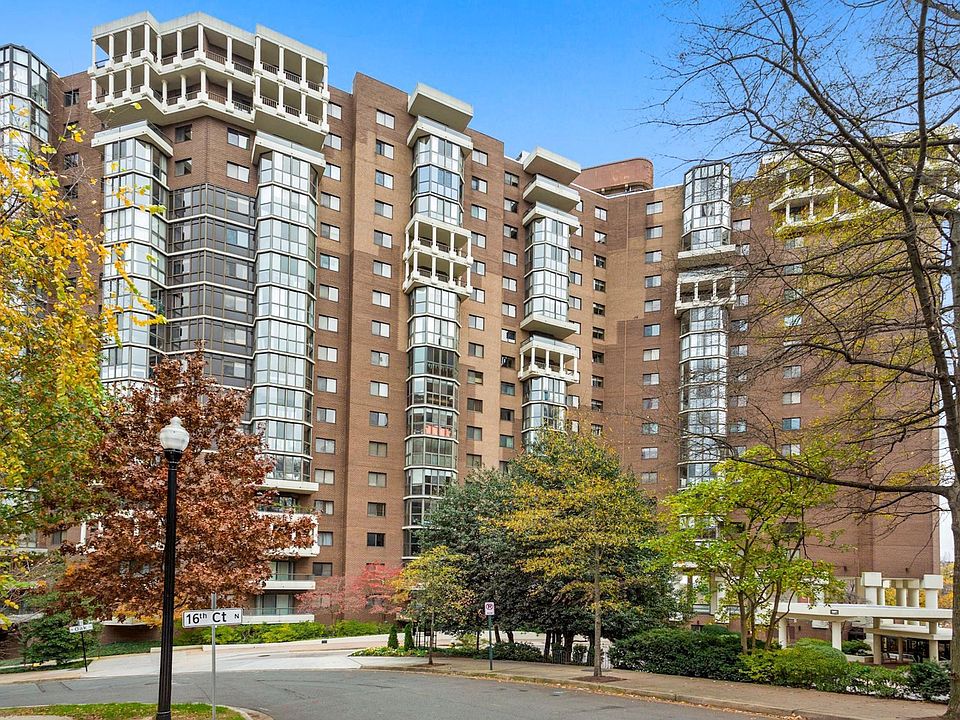 1st image of 1600 N Oak St APT 1133