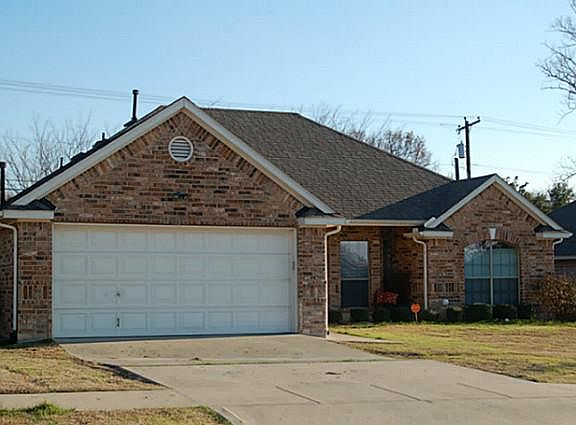 2nd image of 813 Oakmont Dr