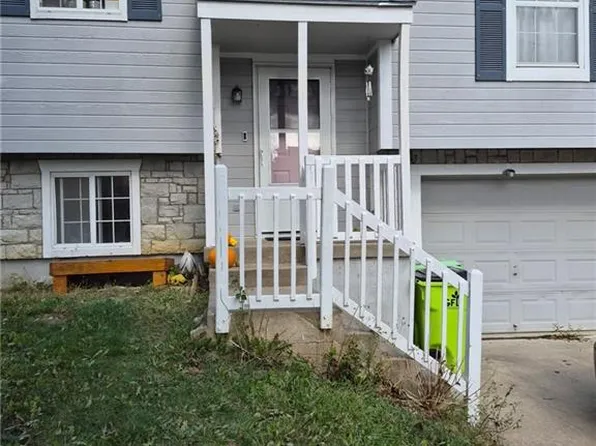 2412 Pearson Cir, Harrisonville, MO 64701