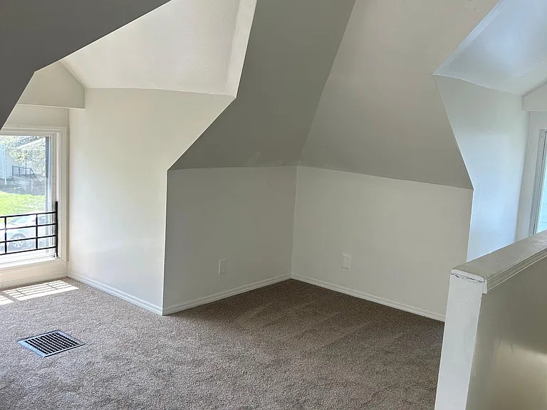 1578 Manchester Ave — Photo 8
