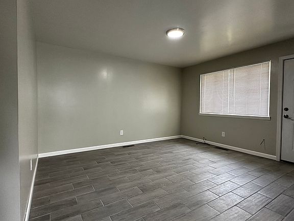 5th image of 2641 Maxine Ave NE