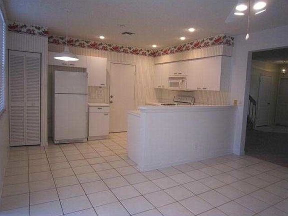3rd image of 11011 Sea Hibiscus Ln