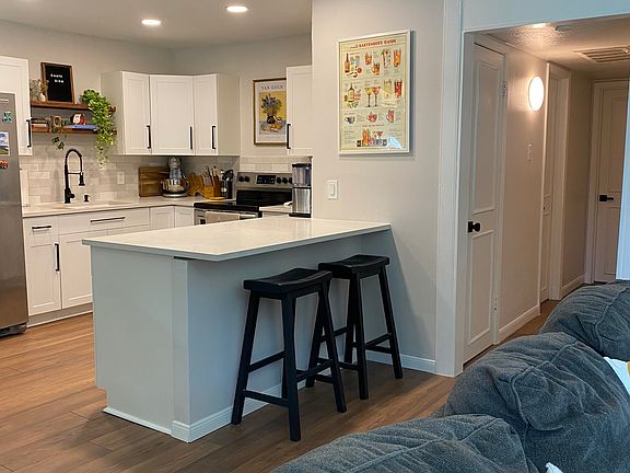 2nd image of 4206 Newton Ave APT 101