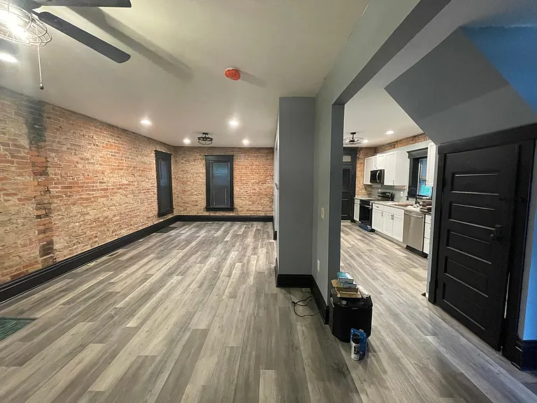 272 S Green St — Photo 14
