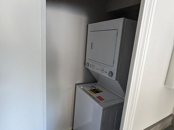 4th image of 1074 E Villa Dr