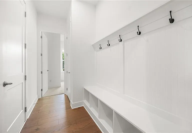 2815 Medford Dr — Photo 20