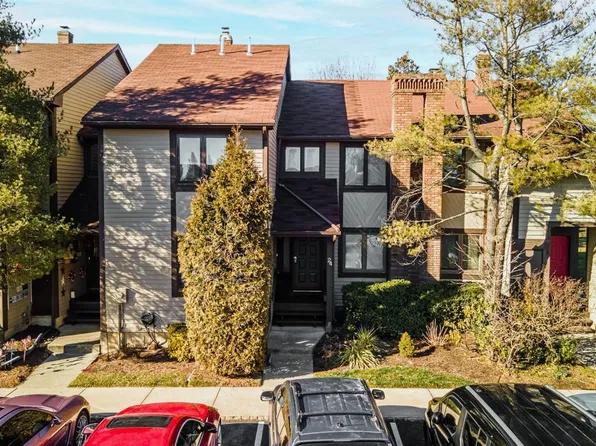 24 Chelsea Ct, Parlin, NJ 08859