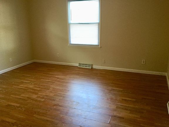 4th image of 2314 1/2 Lincolnway W