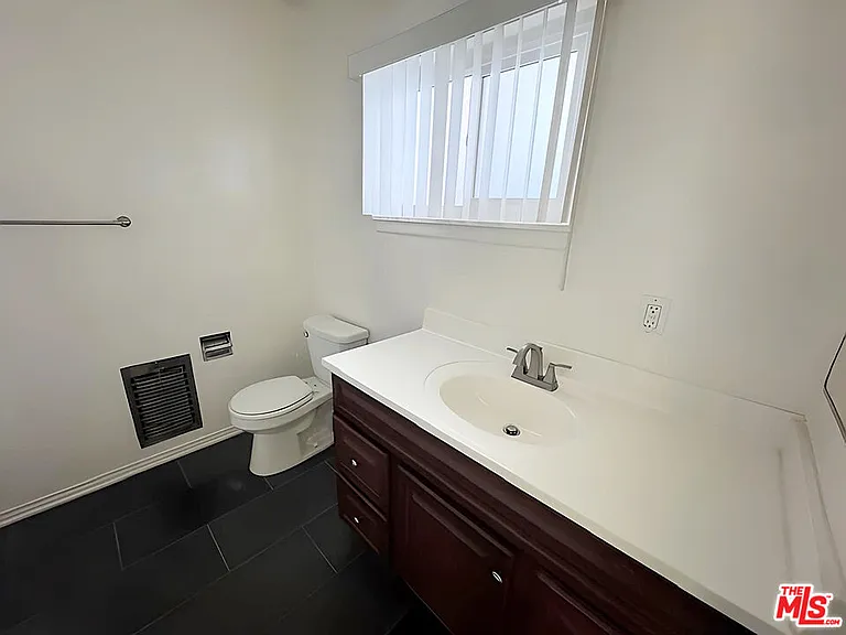 228 S Mariposa Ave #2 — Photo 19