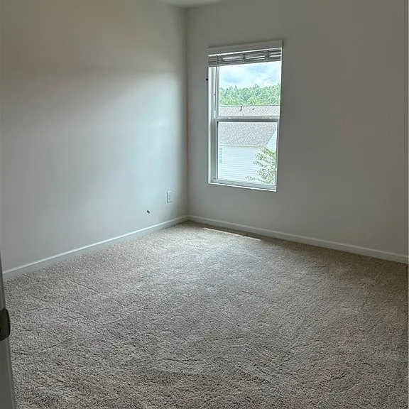 329 Bloomfield Cir — Photo 16