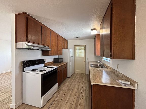 5th image of 1455 Alamo Dr