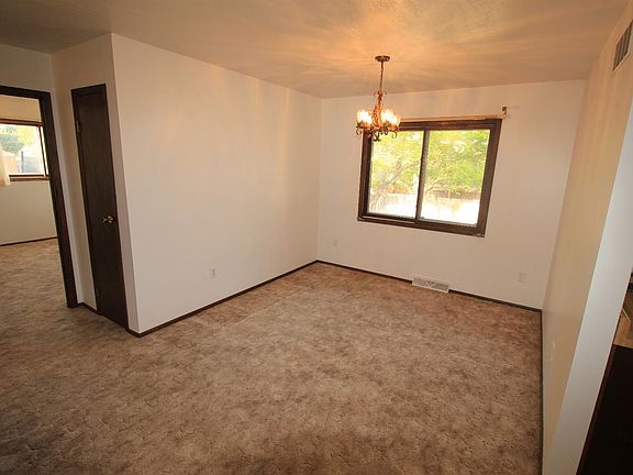 4th image of 3504 Hillcrest Dr