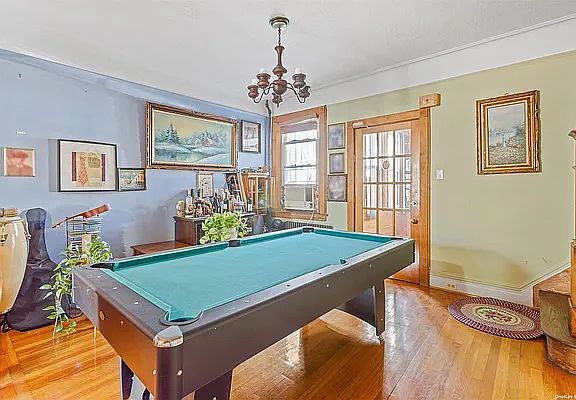 4th image of 2518 Gillmore St