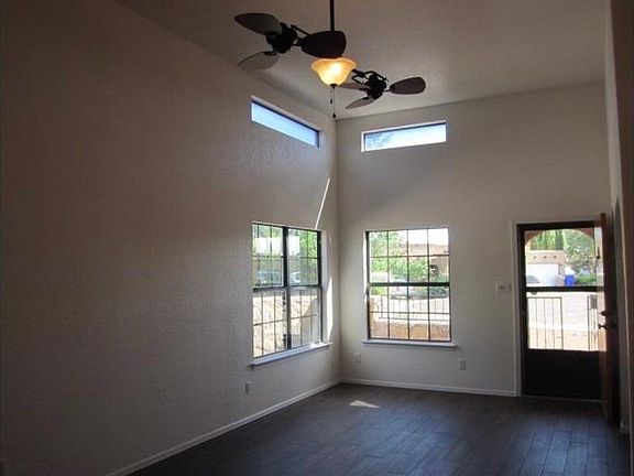 3rd image of 2012 Briarwood Ln #7