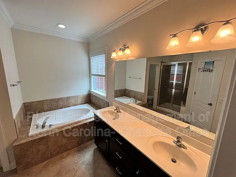 10330 Royal Winchester Dr — Photo 20