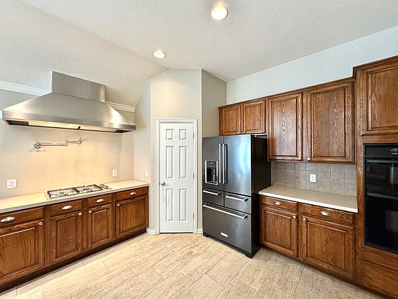 5th image of 1708 Lost Creek Dr