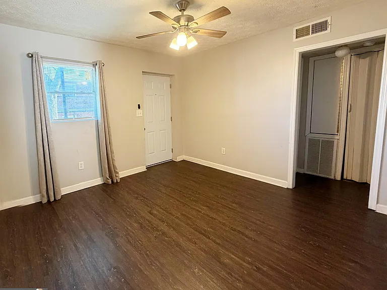 420 Rawson St SW #3 — Photo 3