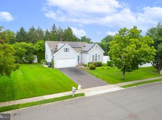 15 Quincy Manor Ln, Burlington, NJ 08016