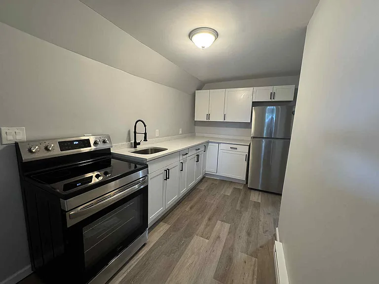 829-831 Monroe Ave #3R — Photo 4