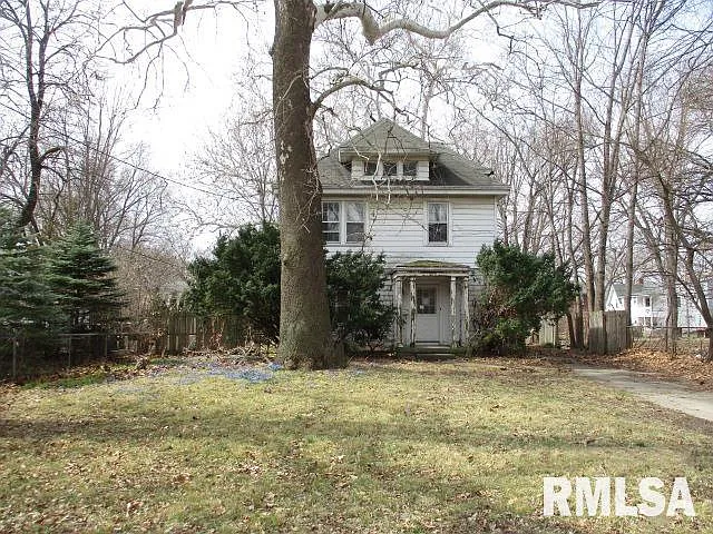 1031 N Flora Ave photo 1