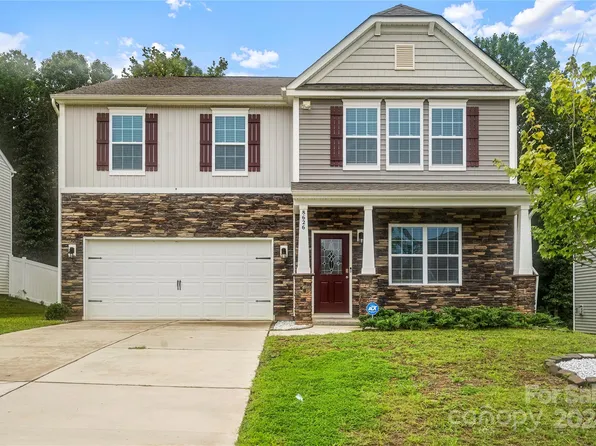 8626 Hunters Knoll Ln, Charlotte, NC 28215