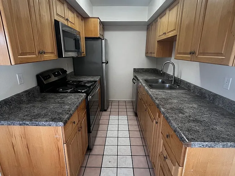 286 W Palomino Dr #31 — Photo 2