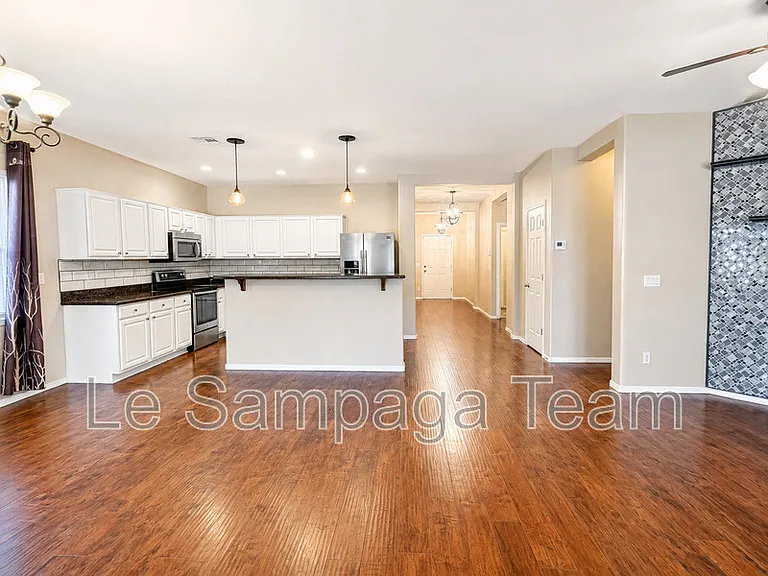 17636 W Maui Ln — Photo 5