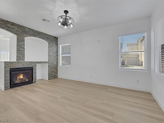 3rd image of 8451 Quarentina Ave