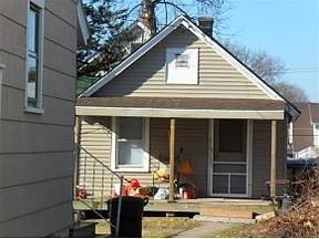 3rd image of 34 Helen St