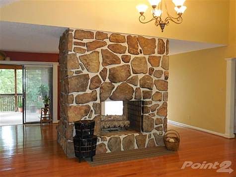 3rd image of 1501 Johnson Dr