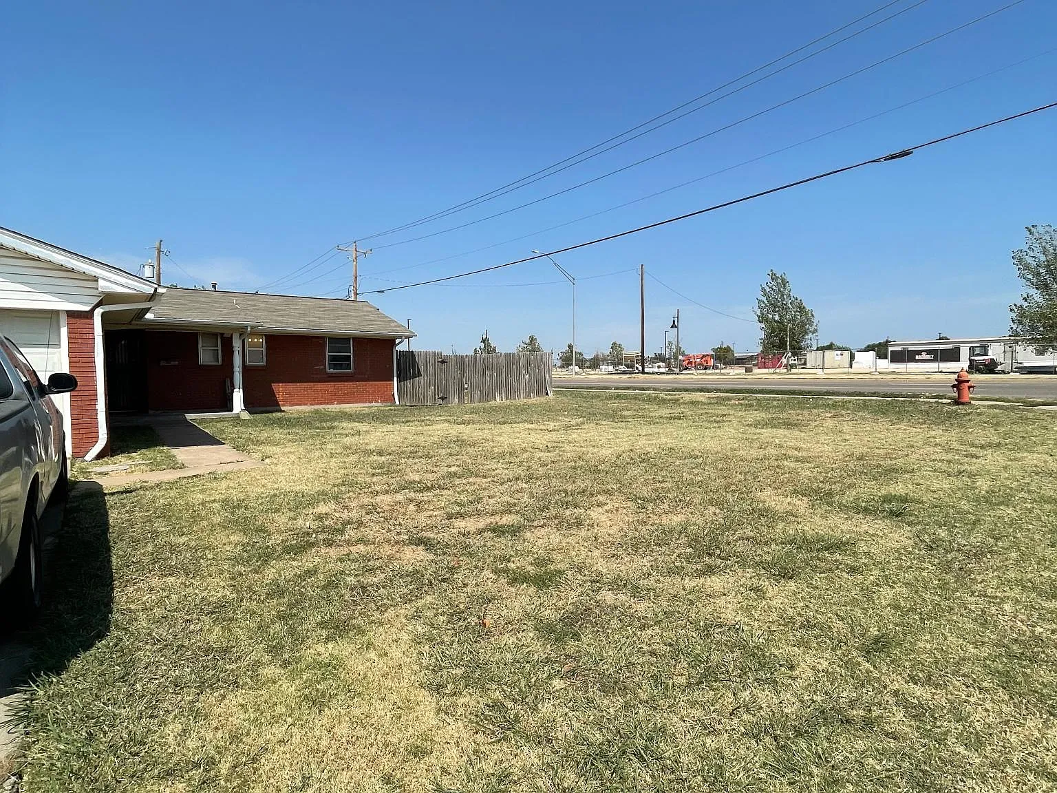 3 bed, 1.5 bath, 1075 sqft, $1,500 — Photo 2