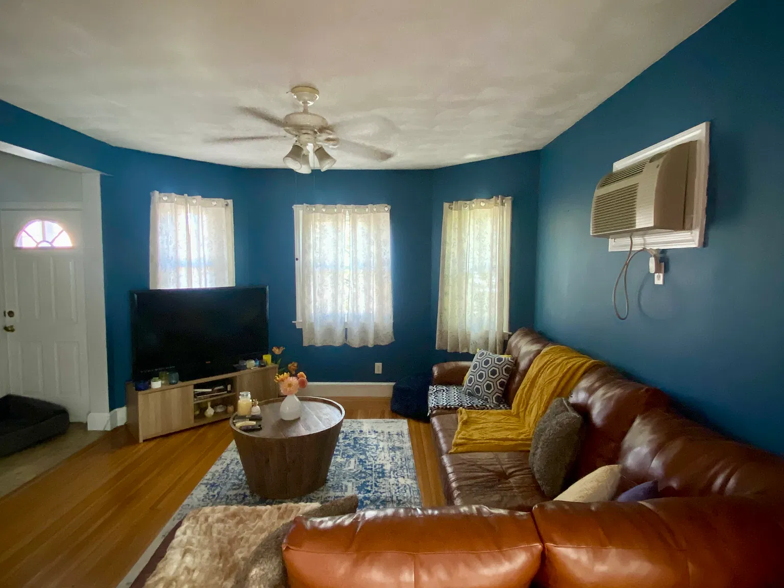 3 bed, 1379 sqft, $3,500 — Photo 2