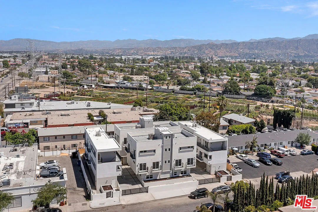 3 bed, 2.0 bath, $3,194 — Photo 1