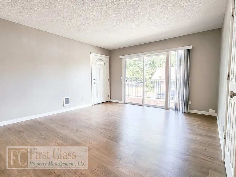 Westview Terrace — Photo 10