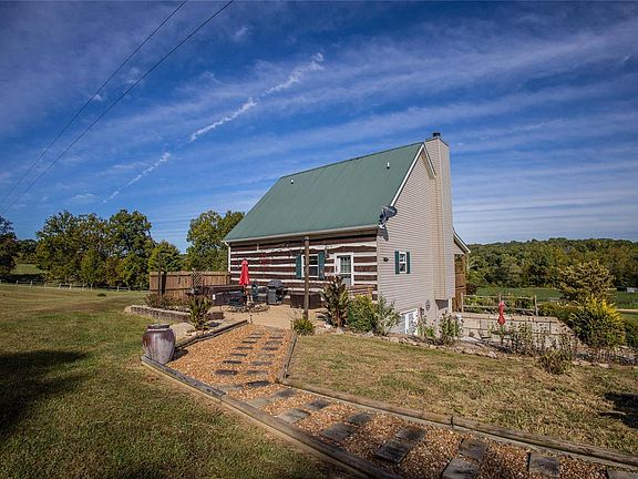 5th image of 884 Birch Creek Farm Loop