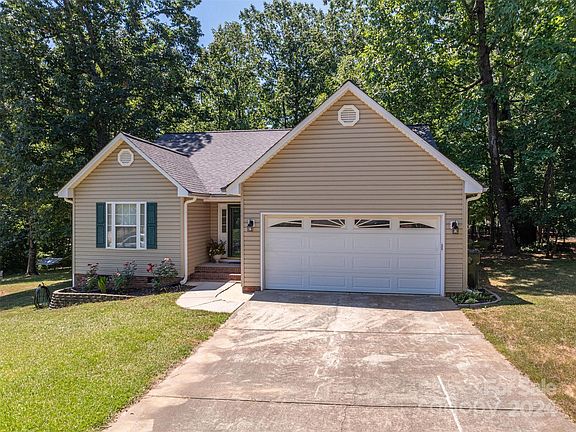 2nd image of 814 Brooklee Dr