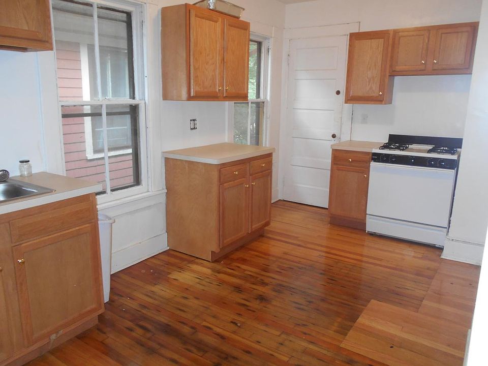 2nd image of 865 Elm St Floor 2