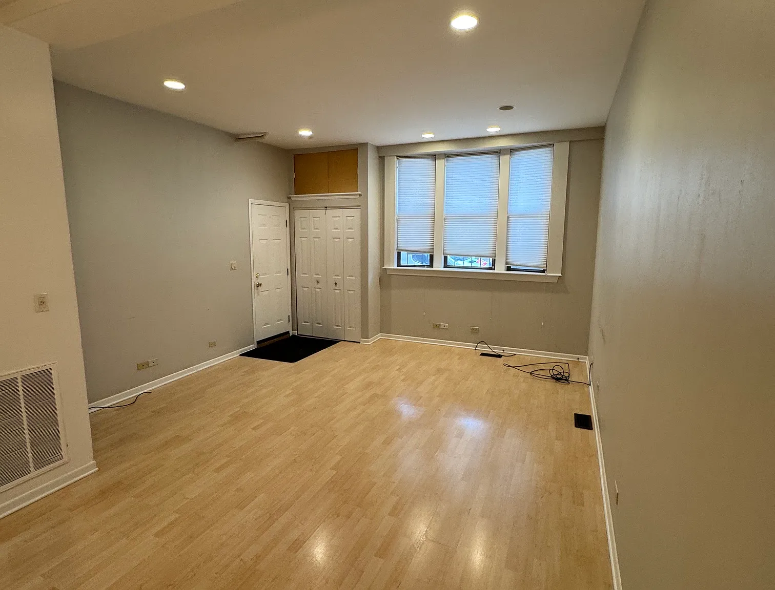 2 bed, 1000 sqft, $2,000 — Photo 2