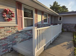 3322 Oakwood Dr, Fort Wayne, IN 46816