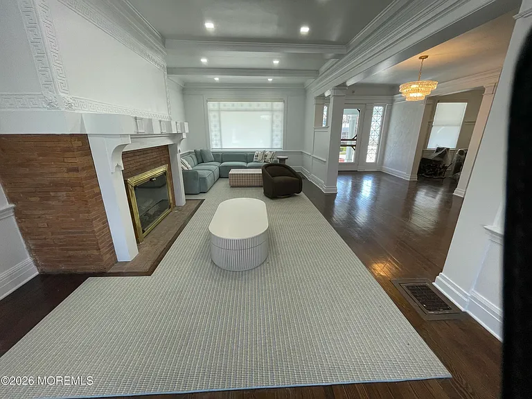 211 Cedar Ave — Photo 5