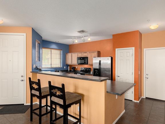 5th image of 3026 E Dunbar Dr