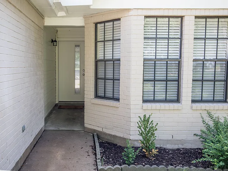 2603 Garrettson Dr #B — Photo 2