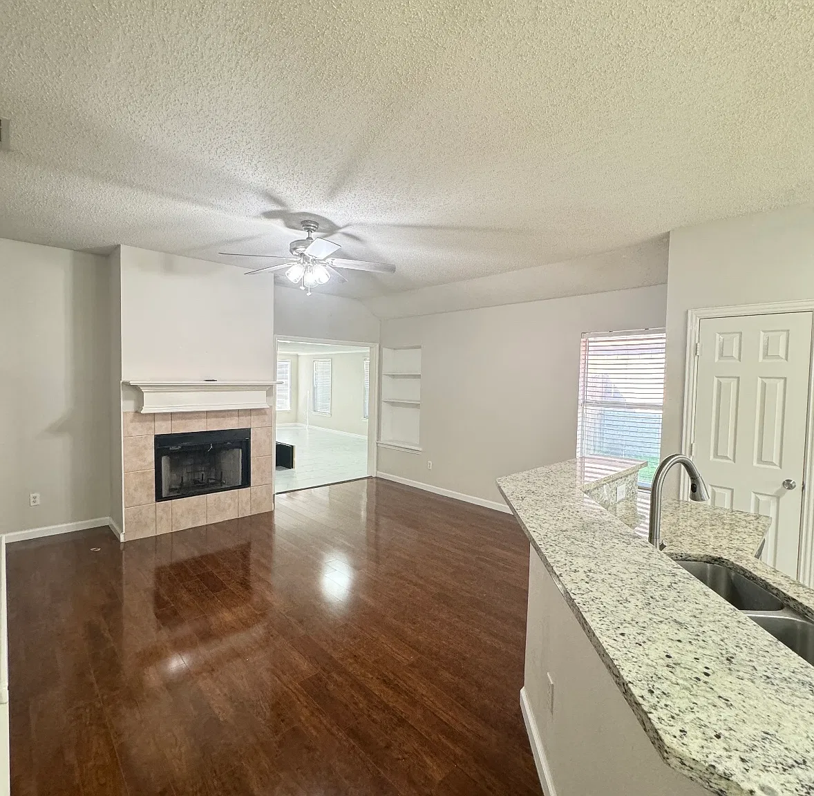 3 bed, 1743 sqft, $2,300 — Photo 2