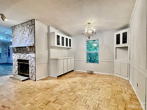 4th image of 207 Leigh Anne Ln
