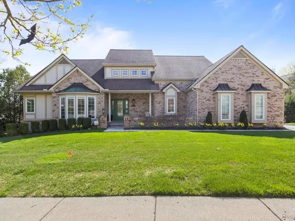 900 McDonald Dr, Northville, MI 48167