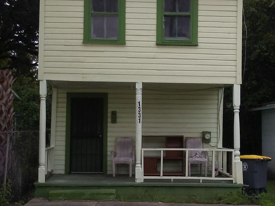 2 b/r breezy, small l/r,ket,bath